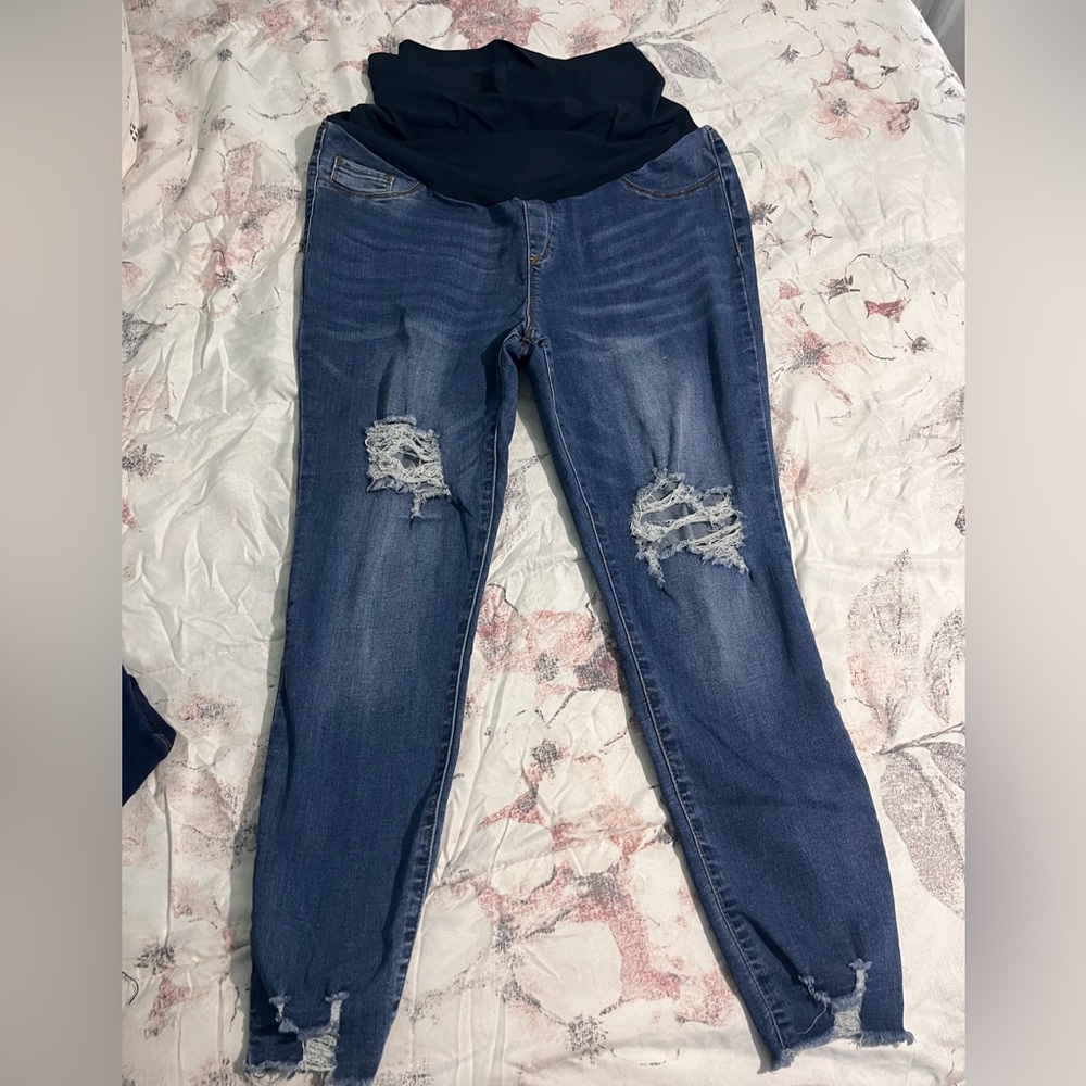 Ripped skinny jeans maternity